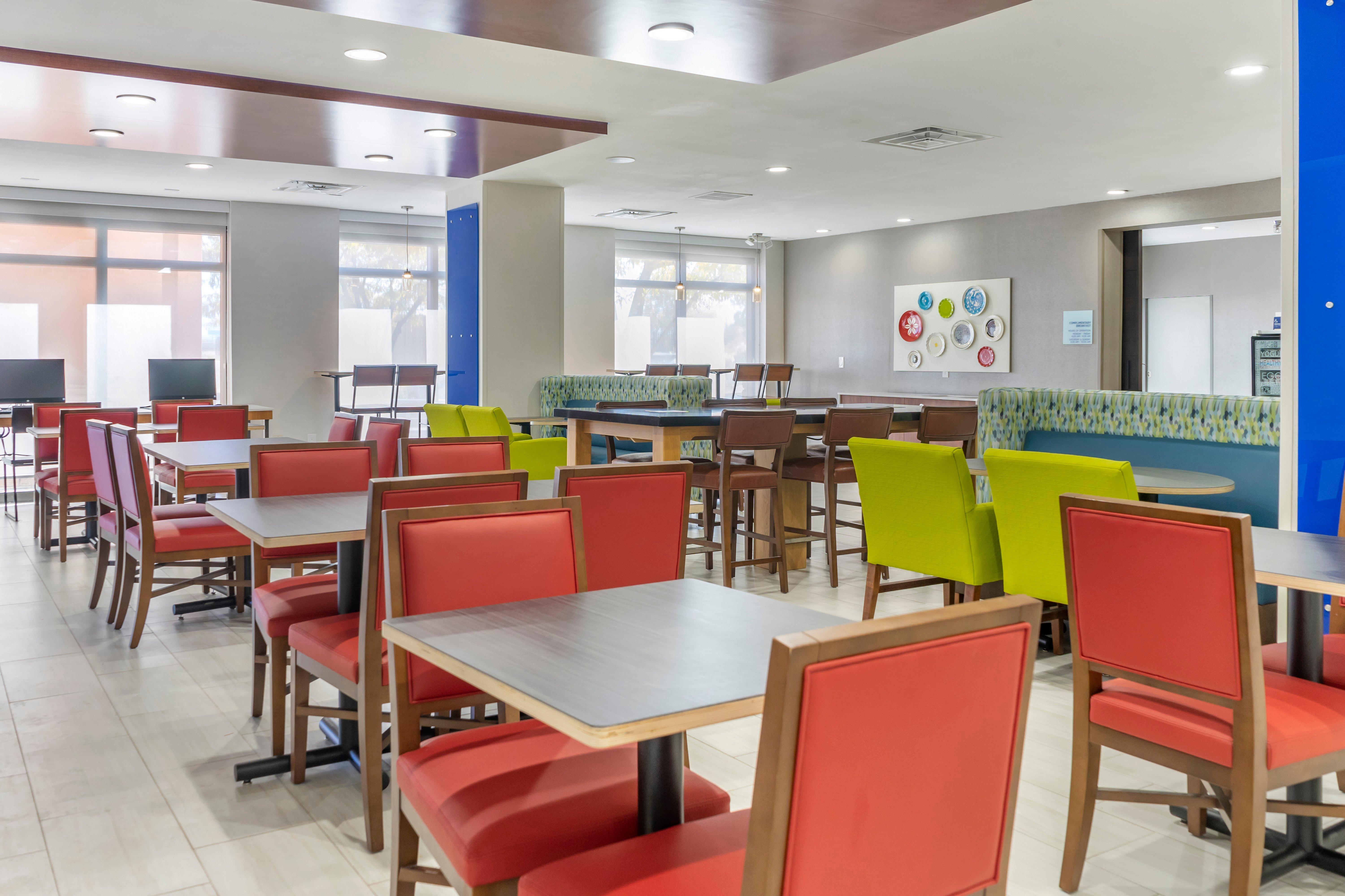 Holiday Inn Express Hotel & Suites Albuquerque Midtown By Ihg Exteriör bild