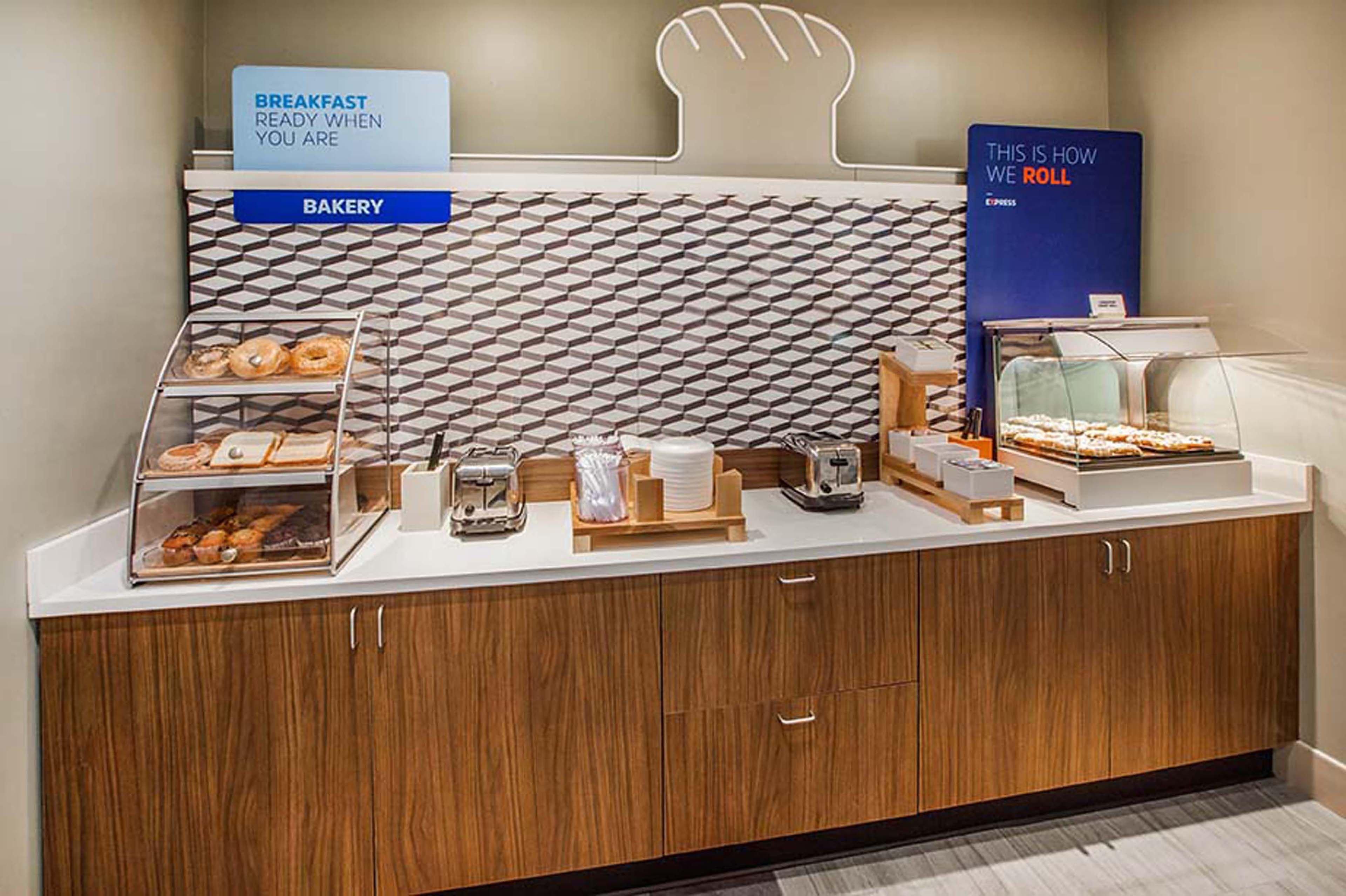 Holiday Inn Express Hotel & Suites Albuquerque Midtown By Ihg Exteriör bild